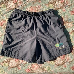 Columbia Sportswear Vintage Men’s Small Outdoor Shorts / mesh lining & pockets